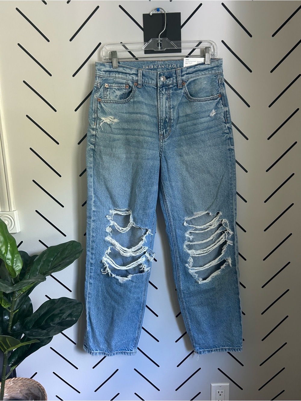 NWT American eagle super high rise baggy straight leg distressed jeans